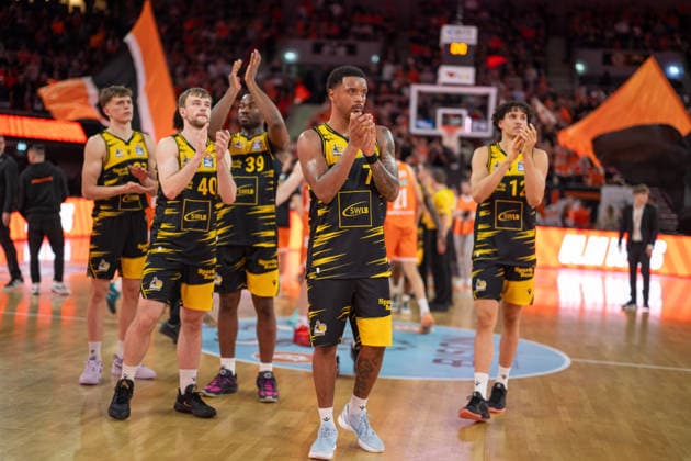 Julis Baumer (MHP RIESEN Ludwigsburg, 37), Simon Feneberg (MHP RIESEN Ludwigsburg, 40), Maxwell Temoka (MHP RIESEN Ludwigsburg, 39), Elijah Hughes (MHP RIESEN Ludwigsburg, 07), Lenny Anigbata (MHP RIESEN Ludwigsburg, 12) sind enttäuscht enttaeuscht, unzufrieden, negative emotionen,, GER, ratiopharm Ulm vs. MHP Riesen Ludwigsburg, Basketball Bundesliga, easycredit BBL, 22. Spieltag, Spielzeit 2025 2026, 06.03.2026, GER, ratiopharm Ulm vs. MHP Riesen Ludwigsburg, Basketball Bundesliga, easycredit BBL, 22. Spieltag, Spielzeit 2025 2026, 06.03.2026 Neu-Ulm Copyright: xEibner-Pressefoto SaschaxWaltherx EP_EER