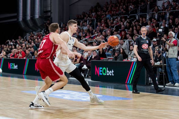 Bamberg, Deutschland 06. März 2026: 1. BBL - 2025 2026 - BMA365 Bamberg Baskets gegen Basketball Löwen Braunschweig Im Bild: v. li. Moritz Krimmer (Bamberg) und Luka Scuka (Braunschweig) Brose Arena Bayern Copyright: xFotostandx xSchmittx