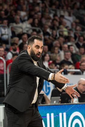 Bamberg, Deutschland 06. März 2026: 1. BBL - 2025 2026 - BMA365 Bamberg Baskets gegen Basketball Löwen Braunschweig Im Bild: Trainer Ramon Diaz (Braunschweig) gestikuliert am Spielfeldrand mit der Hand Brose Arena Bayern Copyright: xFotostandx xSchmittx