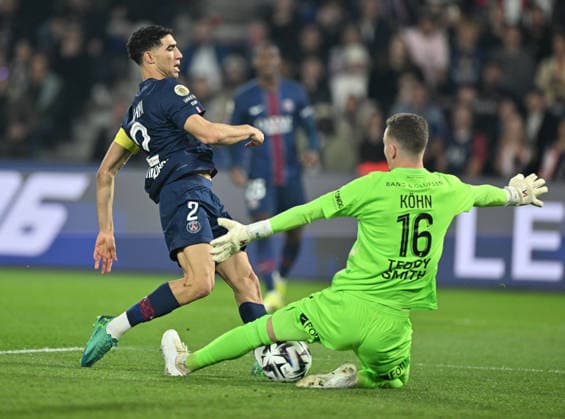 PSG vs AS Monaco: French Ligue 1 PARIS, FRANCE - MARCH 06: Achraf Hakimi (L) of Paris Saint - Germain in action during the French Ligue 1 (L1) soccer match between Paris Saint-Germain (PSG) and AS Monaco at Parc des Princes stadium in Paris, France on March 06, 2026. Mustafa Yalcin Anadolu Paris France. Editorial use only. Please get in touch for any other usage.  Copyright: x2026xAnadoluxMustafaxYalcinx