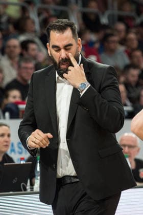 Bamberg, Deutschland 06. März 2026: 1. BBL - 2025 2026 - BMA365 Bamberg Baskets gegen Basketball Löwen Braunschweig Im Bild: Trainer Ramon Diaz (Braunschweig) gestikuliert am Spielfeldrand Brose Arena Bayern Copyright: xFotostandx xSchmittx