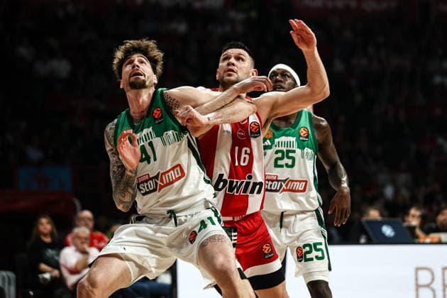 Olympiacos Piraeus v Panathinaikos AKTOR - Euroleague PIRAEUS, GREECE - MARCH 06: Olympiacos’ Kostas Papanikolaou and Panathinaikos’ Juancho Hernangomez compete for the ball during the EuroLeague 2025-26 season basketball match between Olympiacos Piraeus and Panathinaikos AKTOR Athens at the Peace and Friendship Stadium in Piraeus, Greece, on March 06, 2026. Andreas Papakonstantinou Anadolu Piraeus Greece. Editorial use only. Please get in touch for any other usage.  Copyright: x2026xAnadoluxAndreasxPapakonstantinoux