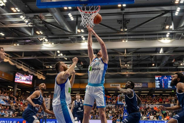 Till Pape (Skyliners Frankfurt, 19) verfehlt knapp den Korb der Syntainics MBC Syntainics MBC vs. Skyliners Frankfurt, Basketball, 1. Basketball Bundesliga, 22. Spieltag, Saison 2025 2026, 06.03.2026 Syntainics MBC vs. Skyliners Frankfurt, Basketball, 1. Basketball Bundesliga, 22. Spieltag, Saison 2025 2026, 06.03.2026 Weissenfels Copyright: xEibner-Pressefoto PiaxSchindlerx EP_PSR