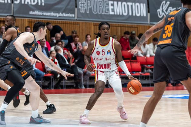 GER, easy-Credit Basketball-Bundesliga, Fitness First Würzburg Baskets - Niners Chemnitz. 06.03.2026, tectake ARENA Würzburg, Würzburg, GER, easy-Credit Basketball-Bundesliga, Fitness First Würzburg Baskets - Niners Chemnitz. Marcus Carr (Fitness First Würzburg Baskets 5) Foto Alexander Trienitz Würzburg tectake ARENA Würzburg Bayern Deutschland
