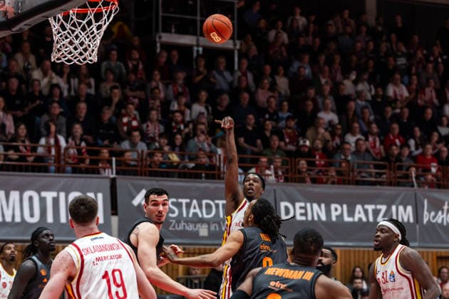 GER, easy-Credit Basketball-Bundesliga, Fitness First Würzburg Baskets - Niners Chemnitz. 06.03.2026, tectake ARENA Würzburg, Würzburg, GER, easy-Credit Basketball-Bundesliga, Fitness First Würzburg Baskets - Niners Chemnitz. Marcus Carr (Fitness First Würzburg Baskets 5) Foto Alexander Trienitz Würzburg tectake ARENA Würzburg Bayern Deutschland