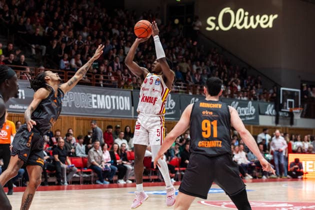 GER, easy-Credit Basketball-Bundesliga, Fitness First Würzburg Baskets - Niners Chemnitz. 06.03.2026, tectake ARENA Würzburg, Würzburg, GER, easy-Credit Basketball-Bundesliga, Fitness First Würzburg Baskets - Niners Chemnitz. Marcus Carr (Fitness First Würzburg Baskets 5) Foto Alexander Trienitz Würzburg tectake ARENA Würzburg Bayern Deutschland