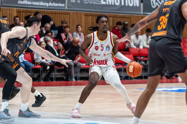 GER, easy-Credit Basketball-Bundesliga, Fitness First Würzburg Baskets - Niners Chemnitz. 06.03.2026, tectake ARENA Würzburg, Würzburg, GER, easy-Credit Basketball-Bundesliga, Fitness First Würzburg Baskets - Niners Chemnitz. Marcus Carr (Fitness First Würzburg Baskets 5) Foto Alexander Trienitz Würzburg tectake ARENA Würzburg Bayern Deutschland