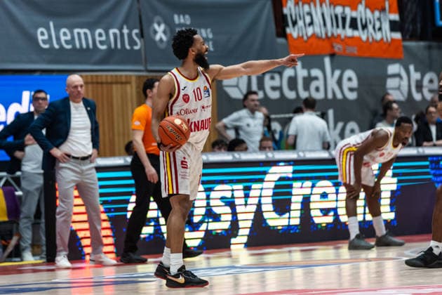 GER, easy-Credit Basketball-Bundesliga, Fitness First Würzburg Baskets - Niners Chemnitz. 06.03.2026, tectake ARENA Würzburg, Würzburg, GER, easy-Credit Basketball-Bundesliga, Fitness First Würzburg Baskets - Niners Chemnitz. Davion Mintz (Fitness First Würzburg Baskets 10) gibt Handzeichen Foto Alexander Trienitz Würzburg tectake ARENA Würzburg Bayern Deutschland