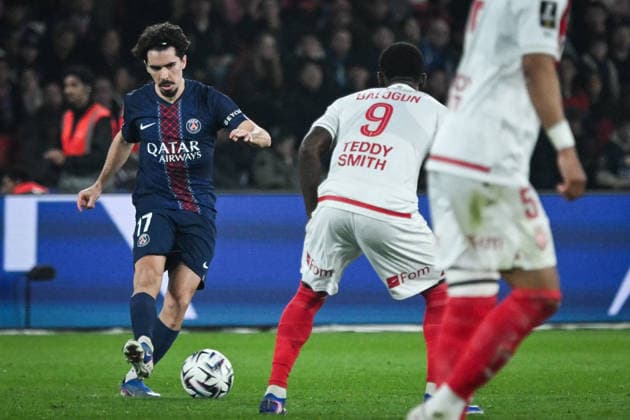 Ligue 1 PSG vs AS Monaco - FA Paris Saint-Germain’s midfielder Vitinha controls the ball during the French L1 football match between Paris Saint-Germain and AS Monaco at the Parc des Princes stadium in Paris on March 6, 2026. Photo by Firas Abdullah ABACAPRESS.COM Paris Île-de-France France  Copyright: xAbdullahxFiras ABACAx
