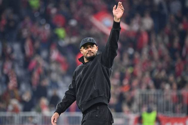 Schlussjubel Trainer Vincent KOMPANY (Bayern Muenchen),Jubel,Freude,Begeisterung, Einzelbild,angeschnittenes Einzelmotiv, Halbfigur,halbe Figur, Fussball 1. Bundesliga Saison 2025 2026, 25.Spieltag, Spieltag25 FC Bayern Muenchen - Borussia Moenchengladbach 3-1 am 06.03.2026 , A L L I A N Z A R E N A. *** Final cheer coach Vincent KOMPANY Bayern Muenchen, cheering, joy, enthusiasm, single image, cropped single motif, half figure, half figure, Football 1 Bundesliga season 2025 2026, 25 match day, match day 25 FC Bayern Muenchen Borussia Moenchengladbach 3 1 on 06 03 2026 , A L L I A N Z A R E N A
