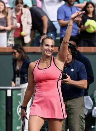 INDIAN WELLS, CA - MARCH 06: Aryna Sabalenka (RUS) waves to the fans after winning a WTA, Tennis Damen tennis match during the BNP Paribas Open played on March 6, 2026 at the Indian Wells Tennis Garden in Indian Wells, CA. (Photo by John Cordes Icon Sportswire) TENNIS: MAR 06 BNP Paribas Open EDITORIAL USE ONLY Icon506260306031