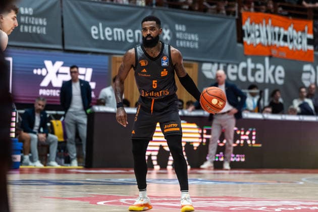 GER, easy-Credit Basketball-Bundesliga, Fitness First Würzburg Baskets - Niners Chemnitz. 06.03.2026, tectake ARENA Würzburg, Würzburg, GER, easy-Credit Basketball-Bundesliga, Fitness First Würzburg Baskets - Niners Chemnitz. Corey Davis Jr. (Niners Chemnitz, 5) Foto Alexander Trienitz Würzburg tectake ARENA Würzburg Bayern Deutschland