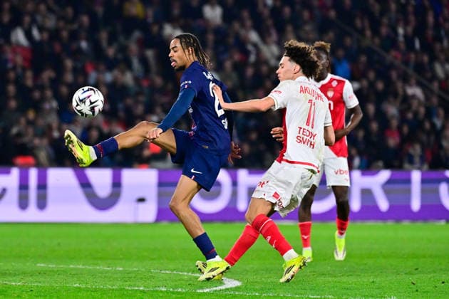 FOOTBALL : PSG vs Monaco - Ligue 1 - 06 03 2026 Bradley Barcola of Paris Saint Germain and Maghnes Akliouche of Monaco during the Ligue 1 match between Paris Saint Germain and AS Monaco at Parc des Princes on March 06, 2026 in Paris, France. ( Photo by Federico Pestellini PsnewZ ) - ParisFrance  Copyright: xFedericoxPestelinix