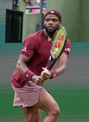 INDIAN WELLS, CA - MARCH 06: Frances Tiafoe (USA) moves to the ball during an ATP, Tennis Herren tennis match during the BNP Paribas Open played on March 6, 2026 at the Indian Wells Tennis Garden in Indian Wells, CA. (Photo by John Cordes Icon Sportswire) TENNIS: MAR 06 BNP Paribas Open EDITORIAL USE ONLY Icon506260306086