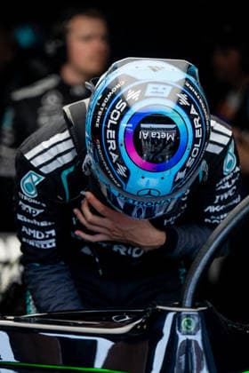 George Russell (Mercedes-AMG Petronas F1 Team, Großbritannien, 63) steigt in sein Auto ein, AUS, Formel 1 Weltmeisterschaft, Australian Grand Prix, Albert Park Circuit, Melbourne, Qualifying Day, Saison 2026, 06.03.2026 AUS, Formel 1 Weltmeisterschaft, Australian Grand Prix, Albert Park Circuit, Melbourne, Qualifying Day, Saison 2026, 06.03.2026 Melbourne Copyright: xEibner-Pressefoto Memmlerx EP_MMR