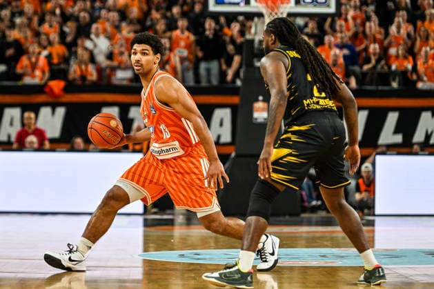 GER, BBL, ratiopharm Ulm vs MHP Riesen Ludwigsburg 06.03.2026, ratiopharm arena, Neu-Ulm, GER, BBL, ratiopharm Ulm vs MHP Riesen Ludwigsburg, im Bild Mark Smith (Ulm, 13), Tray Buchanan (Ludwigsburg, 2)