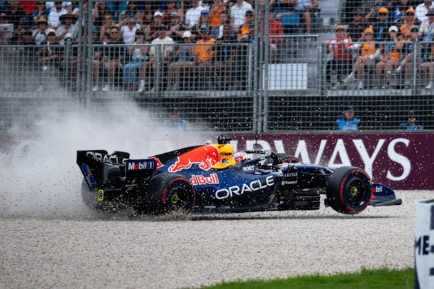 Max Verstappen (Oracle Red Bull Racing, Niederlande, 03) im RB22 mit Unfall Crash im Kiesbett von Kurve 1, AUS, Formel 1 Weltmeisterschaft, Australian Grand Prix, Albert Park Circuit, Melbourne, Qualifying, Saison 2026, 07.03.2026 AUS, Formel 1 Weltmeisterschaft, Australian Grand Prix, Albert Park Circuit, Melbourne, Qualifying, Saison 2026, 07.03.2026 Melbourne Copyright: xEibner-Pressefoto Memmlerx EP_MMR