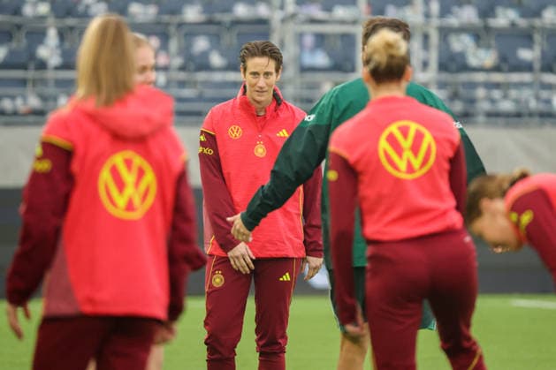 Stavanger, Norwegen: 06. März 2026: Abschlusstraining der deutschen Fußballnationalmannschaft der Frauen im Lyse Stadion in Stavanger, Norwegen, vor dem WM Qualifikationsspiel gegen die norwegische Nationalmannschaft der Frauen Im Bild: Torhüterin Ann-Katrin Berger (Deutschland) beim Abschlusstraining in Stavanger, Norwegen. Copyright: HMBxMedia MadeleinexFantini