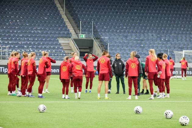 Stavanger, Norwegen: 06. März 2026: Abschlusstraining der deutschen Fußballnationalmannschaft der Frauen im Lyse Stadion in Stavanger, Norwegen, vor dem WM Qualifikationsspiel gegen die norwegische Nationalmannschaft der Frauen Im Bild: Die Spielerinnen der deutschen Fußballnationalmannschaft der Frauen beim Abschlusstraining in Stavanger, Norwegen. Copyright: HMBxMedia MadeleinexFantini