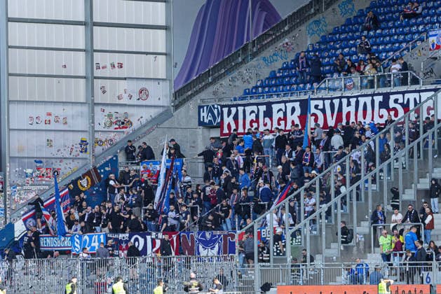 07.03.2026, xhettx, Fussball 2.Bundesliga, SV Darmstadt 98 - Holstein Kiel v.l. Gästeblock Kiel (DFL DFB REGULATIONS PROHIBIT ANY USE OF PHOTOGRAPHS as IMAGE SEQUENCES and or QUASI-VIDEO)