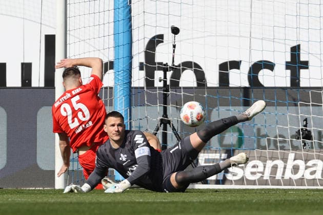07.03.2026, xtvx, Fussball 2.Bundesliga, SV Darmstadt 98 - Holstein Kiel v.l. Torschuss, has a shot on goal Marcus Mueller (Holstein Kiel) Torwart Marcel Schuhen (SV Darmstadt 98) (DFL DFB REGULATIONS PROHIBIT ANY USE OF PHOTOGRAPHS as IMAGE SEQUENCES and or QUASI-VIDEO) Darmstadt