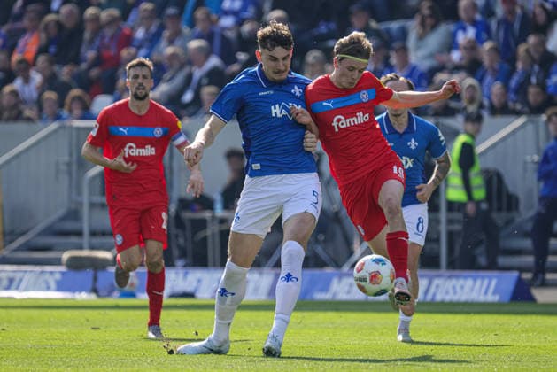 07.03.2026, xhettx, Fussball 2.Bundesliga, SV Darmstadt 98 - Holstein Kiel v.l. Kampf um den Ball Grayson Dettoni (SV Darmstadt 98, 4) und Jonas Torrissen Therkelsen (KSV Holstein Kiel, 10) (DFL DFB REGULATIONS PROHIBIT ANY USE OF PHOTOGRAPHS as IMAGE SEQUENCES and or QUASI-VIDEO)