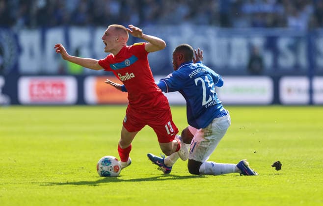 07.03.2026, Fussball 2. Bundesliga, SV Darmstadt 98 - Holstein Kiel, emonline, emspor, despor, v.l., Ivan Nekic (Holstein Kiel), Merveille Papela (SV Darmstadt 98) DFL DFB REGULATIONS PROHIBIT ANY USE OF PHOTOGRAPHS AS IMAGE SEQUENCES AND OR QUASI-VIDEO. xdcx