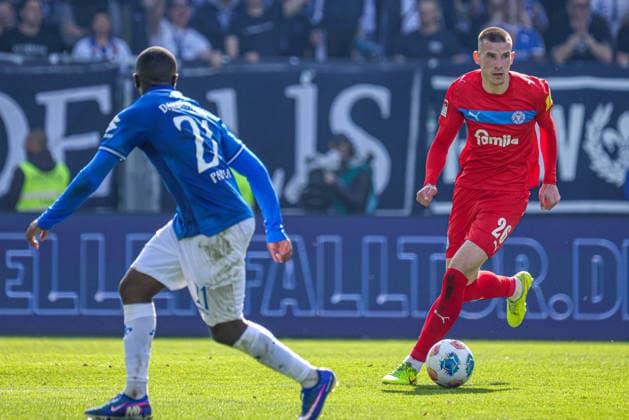 07.03.2026, xhettx, Fussball 2.Bundesliga, SV Darmstadt 98 - Holstein Kiel v.l. David Zec (KSV Holstein Kiel, 26) am Ball im Mittelfeld (DFL DFB REGULATIONS PROHIBIT ANY USE OF PHOTOGRAPHS as IMAGE SEQUENCES and or QUASI-VIDEO)