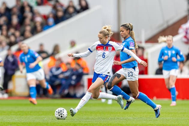 England Women v Iceland Women, FIFA Women s World UEFA Cup, Group A England Women Esme Morgan plays a pass during the FIFA Women s World UEFA Cup match between England Women and Iceland Women at the City Ground, Nottingham, UK on 7 March 2026. Nottingham City Ground Nottinghamshire UK Editorial use only , Copyright: xManjitxNarotrax PSI-23851-0010