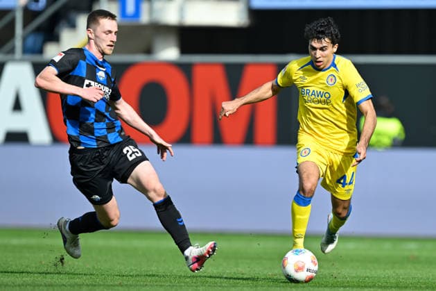 Paderborn, Home Deluxe Arena, 07.03.26, GER, Herren, 2.Bundesliga, Saison 2025-2026, SC Paderborn 07 - Eintracht Braunschweig Bild: v.li. im Zweikampf Tjark SCHELLER (Paderborn) und Johan GOMEZ (Braunschweig) DFL regulations prohibit any use of photographs as image sequences and or quasi-video. NRW Deutschland