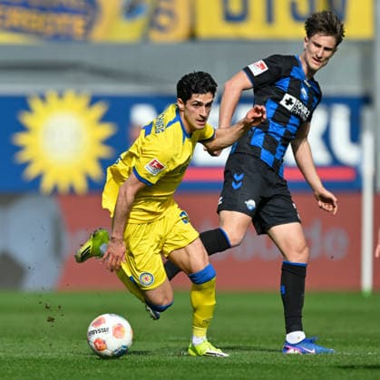Paderborn, Home Deluxe Arena, 07.03.26, GER, Herren, 2.Bundesliga, Saison 2025-2026, SC Paderborn 07 - Eintracht Braunschweig Bild: v.li. im Zweikampf Grant-Leon RANOS (Braunschweig) und Jonah STICKER (Paderborn) DFL regulations prohibit any use of photographs as image sequences and or quasi-video. NRW Deutschland