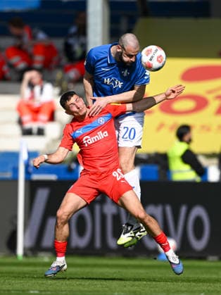 Adrian Kapralik (Holstein Kiel, 20) im Zweikampf mit Aleksandar Vukotic (SV Darmstadt 1898, 20), GER, SV Darmstadt 98 vs. Holstein Kiel, Fussball 2. Bundesliga, 25. Spieltag, Saison 2025 2026, 07.03.2026. DFL regulations prohibit any use of photographs as image sequences and or quasi-video GER, SV Darmstadt 98 vs. Holstein Kiel, Fussball 2. Bundesliga, 25. Spieltag, Saison 2025 2026 Darmstadt