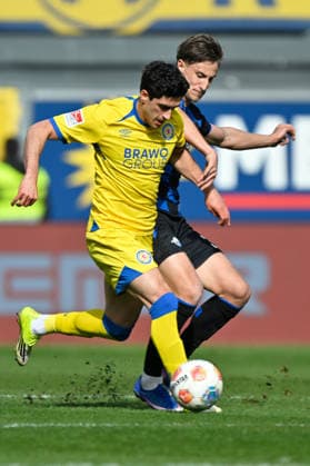 Paderborn, Home Deluxe Arena, 07.03.26, GER, Herren, 2.Bundesliga, Saison 2025-2026, SC Paderborn 07 - Eintracht Braunschweig Bild: v.li. im Zweikampf Grant-Leon RANOS (Braunschweig) und Jonah STICKER (Paderborn) DFL regulations prohibit any use of photographs as image sequences and or quasi-video. NRW Deutschland