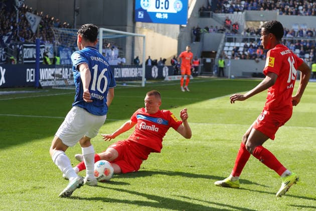 07.03.2026, xtvx, Fussball 2.Bundesliga, SV Darmstadt 98 - Holstein Kiel v.l. Zweikampf, Duell, duel, tackle, compete Hiroki Akiyama (SV Darmstadt 98) Ivan Nekic (Holstein Kiel) (DFL DFB REGULATIONS PROHIBIT ANY USE OF PHOTOGRAPHS as IMAGE SEQUENCES and or QUASI-VIDEO) Darmstadt