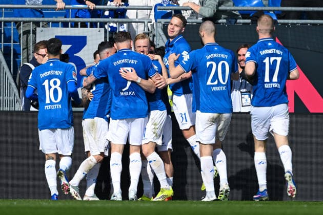 Isac Lidberg (SV Darmstadt 1898, 07) und Team bejubeln das Tor zum 1:0, GER, SV Darmstadt 98 vs. Holstein Kiel, Fussball 2. Bundesliga, 25. Spieltag, Saison 2025 2026, 07.03.2026. DFL regulations prohibit any use of photographs as image sequences and or quasi-video GER, SV Darmstadt 98 vs. Holstein Kiel, Fussball 2. Bundesliga, 25. Spieltag, Saison 2025 2026 Darmstadt