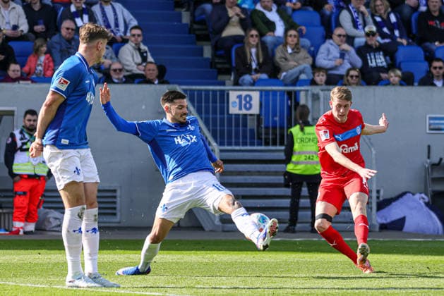 07.03.2026, xhettx, Fussball 2.Bundesliga, SV Darmstadt 98 - Holstein Kiel v.l. Raoul Petretta (SV Darmstadt 98, 18) blockt den Schuss von Alexander Olof Bernhardsson (KSV Holstein Kiel, 11) (DFL DFB REGULATIONS PROHIBIT ANY USE OF PHOTOGRAPHS as IMAGE SEQUENCES and or QUASI-VIDEO)