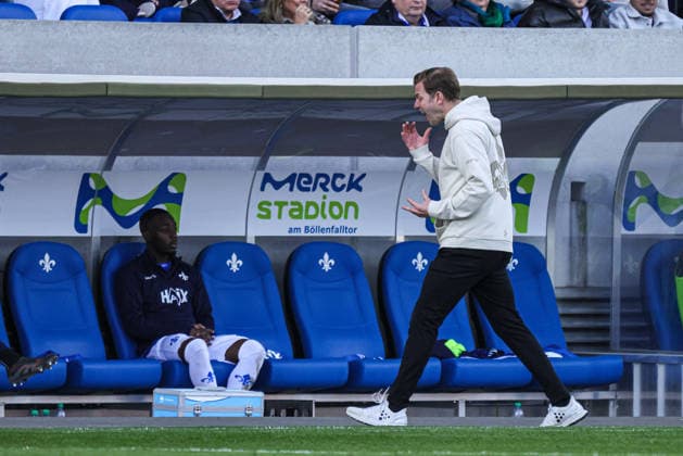 07.03.2026, xhettx, Fussball 2.Bundesliga, SV Darmstadt 98 - Holstein Kiel v.l. Florian Kohlfeldt (SV Darmstadt 98, Trainer) regt sich auf (DFL DFB REGULATIONS PROHIBIT ANY USE OF PHOTOGRAPHS as IMAGE SEQUENCES and or QUASI-VIDEO)
