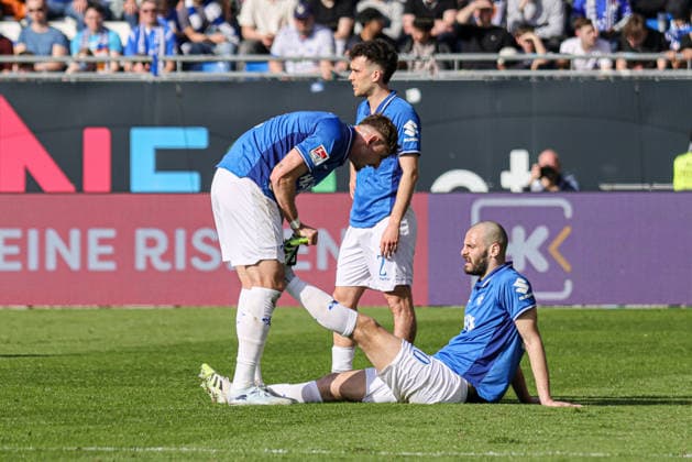 07.03.2026, xhettx, Fussball 2.Bundesliga, SV Darmstadt 98 - Holstein Kiel v.l. Krampf bei Aleksandar Vukotic (SV Darmstadt 98, 20) (DFL DFB REGULATIONS PROHIBIT ANY USE OF PHOTOGRAPHS as IMAGE SEQUENCES and or QUASI-VIDEO)