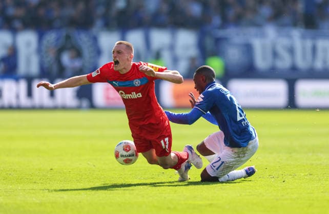 07.03.2026, Fussball 2. Bundesliga, SV Darmstadt 98 - Holstein Kiel, emonline, emspor, despor, v.l., Ivan Nekic (Holstein Kiel), Merveille Papela (SV Darmstadt 98) DFL DFB REGULATIONS PROHIBIT ANY USE OF PHOTOGRAPHS AS IMAGE SEQUENCES AND OR QUASI-VIDEO. xdcx