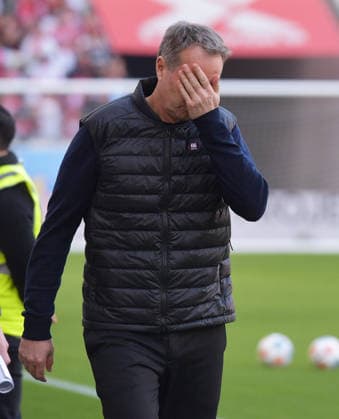 07.03.2026, xblx, Fussball 1.Bundesliga, SC Freiburg - Bayer 04 Leverkusen v.l. Trainer Kasper Hjulmand (Bayer Leverkusen), enttäuscht, enttaeuscht schauend, dissapointed, Enttäuschung, Enttaeuschung (DFL DFB REGULATIONS PROHIBIT ANY USE OF PHOTOGRAPHS as IMAGE SEQUENCES and or QUASI-VIDEO) Freiburg *** 07 03 2026, xblx, Soccer 1 Bundesliga, SC Freiburg Bayer 04 Leverkusen v l Coach Kasper Hjulmand Bayer Leverkusen , disappointed, disappointed looking, dissapointed, disappointment, disappointment DFL DFB REGULATIONS PROHIBIT ANY USE OF PHOTOGRAPHS as IMAGE SEQUENCES and or QUASI VIDEO Freiburg