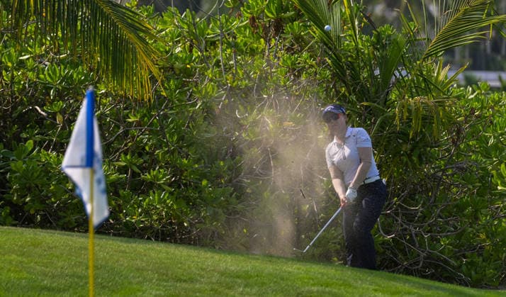 (260307) -- LINGSHUI, March 7, 2026 -- Liu Yiyi of China plays a shot during the third round of the Blue Bay LPGA, Golf Damen golf tournament in Lingshui, south China s Hainan Province, March 7, 2026. ) (SP)CHINA-HAINAN-LINGSHUI-GOLF-BLUE BAY LPGA (CN) YangxGuanyu 