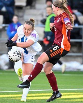 Oona Sevenius of Finland (L) and Marina Telukevica of Latvia during World Cup UEFA Women s European Qualifiers League phase football match Finland vs Latvia in Helsinki, Finland on March 7, 2026. - HEIKKI SAUKKOMAA Helsinki Finland 3jkDqUpaM1Q  Copyright: xHeikkixSaukkomaax 3jkDqUpaM1Q