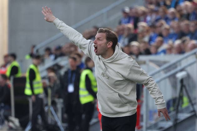 2026.03.07 xjfx 2.Bundesliga SV Darmstadt 98 - Holstein Kiel v.l., head coach Florian Kohfeldt (SV Darmstadt 98) gibt Anweisungen, gestikuliert, mit den Armen gestikulieren gives instructions, gesticulate. (DFL DFB REGULATIONS PROHIBIT ANY USE OF PHOTOGRAPHS as IMAGE SEQUENCES and or QUASI-VIDEO)