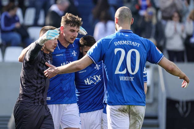 07.03.2026, xhettx, Fussball 2.Bundesliga, SV Darmstadt 98 - Holstein Kiel v.l. Jubel bei Darmstadt nach dem Spiel (DFL DFB REGULATIONS PROHIBIT ANY USE OF PHOTOGRAPHS as IMAGE SEQUENCES and or QUASI-VIDEO)