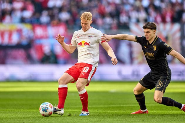 07.03.2026, Fußball, Männer, Bundesliga, 2025 2026, RB Leipzig - FC Augsburg Nicolas Seiwald (13, RB Leipzig), Aktion, mit Ball, Zweikampf Leipzig Red Bull Arena Sachsen Deutschland