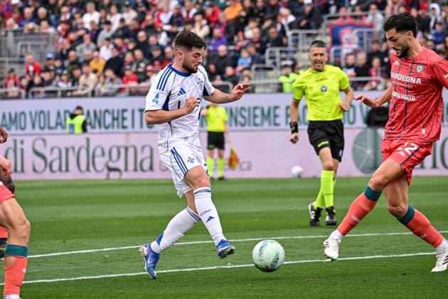 Martin Baturina of Como 1907 during Cagliari Calcio vs Como 1907, Italian soccer Serie A match in Cagliari, Italy, March 07 2026  Copyright: xLuigixCanu IPAxSportx xipa-agency.netx xx IPA_72509847 IPA_Agency_IPA72509847