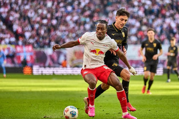 07.03.2026, Fußball, Männer, Bundesliga, 2025 2026, RB Leipzig - FC Augsburg Yan Diomande (49, RB Leipzig), Freisteller, Aktion, mit Ball, im Zweikampf Leipzig Red Bull Arena Sachsen Deutschland