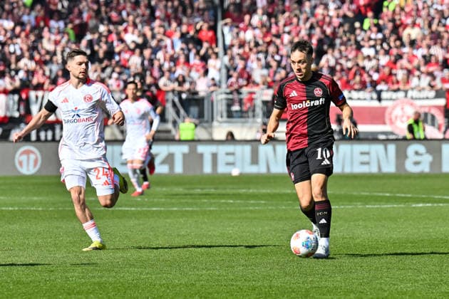 2. Bundesliga; 1. FC Nuremberg- Fortuna Düsseldorf; 07.03.2026 NUREMBERG, GERMANY - 07. MARCH: im Duell Florent MUSLIJA (Fortuan Düsseldorf 24) und Julian JUSTVAN (1. FC Nuernberg 10) während dem Match zwischen dem 1. FC Nürnberg und Fortuna Düsseldorf am 25. Spieltag der 2. Bundesliga im Max Morlock Stadion