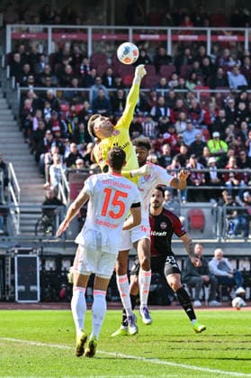 2. Bundesliga; 1. FC Nuremberg- Fortuna Düsseldorf; 07.03.2026 NUREMBERG, GERMANY - 07. MARCH: Marcel Laurenz LOTKA (Fortuna Düsseldorf 1) kann hier eine Flanke der Hausherren weg fausten während dem Match zwischen dem 1. FC Nürnberg und Fortuna Düsseldorf am 25. Spieltag der 2. Bundesliga im Max Morlock Stadion