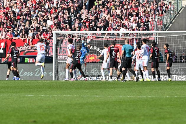 2. Bundesliga; 1. FC Nuremberg- Fortuna Düsseldorf; 07.03.2026 NUREMBERG, GERMANY - 07. MARCH: der Kopfball von Tim OBERDORF (Fortuna Düsseldorf 15) kann von Jan REICHERT (1. FC Nuremberg 1) gehalten werden Torchance während dem Match zwischen dem 1. FC Nürnberg und Fortuna Düsseldorf am 25. Spieltag der 2. Bundesliga im Max Morlock Stadion